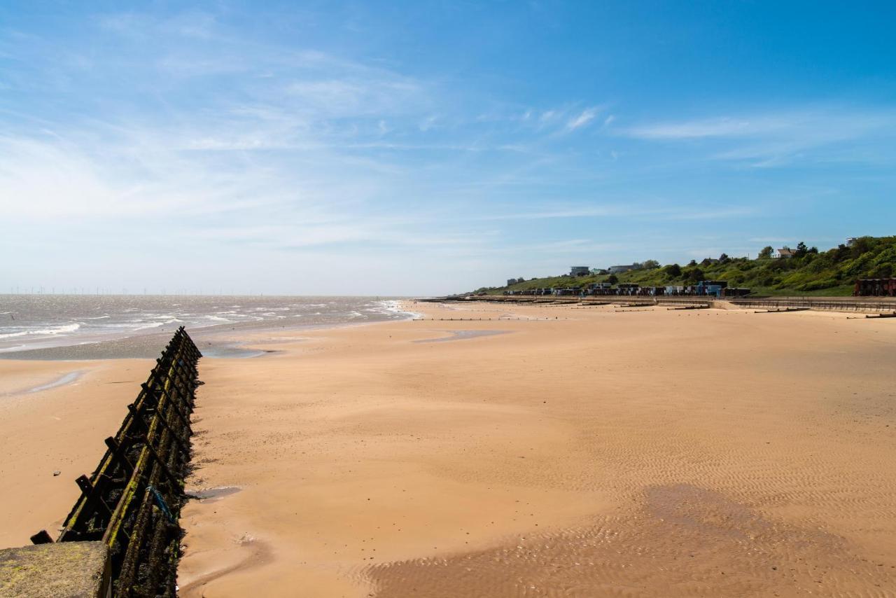 Beautiful Caravan With Decking Wifi At St Osyth Beach Holiday Park Ref 28077Dw Clacton-on-Sea Exteriér fotografie