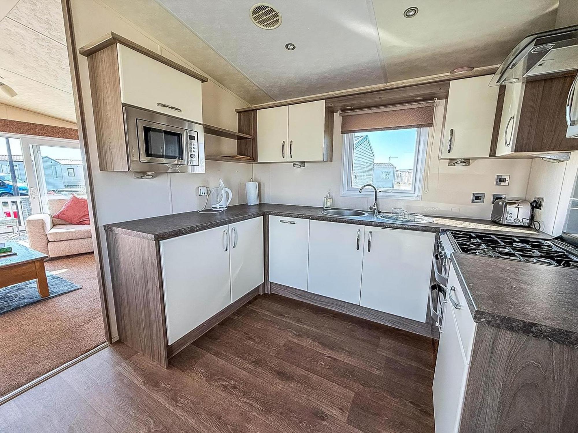 Beautiful Caravan With Decking Wifi At St Osyth Beach Holiday Park Ref 28077Dw Clacton-on-Sea Exteriér fotografie