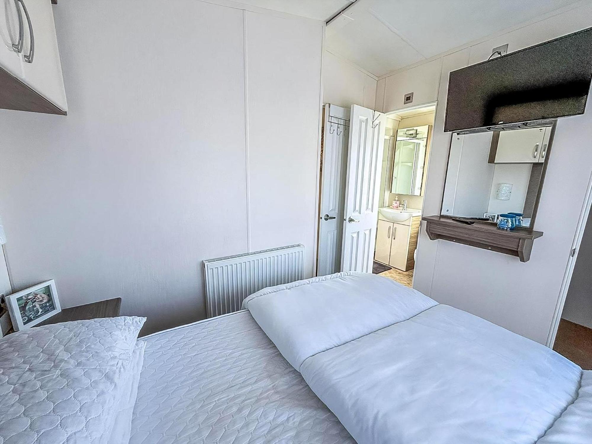 Beautiful Caravan With Decking Wifi At St Osyth Beach Holiday Park Ref 28077Dw Clacton-on-Sea Exteriér fotografie