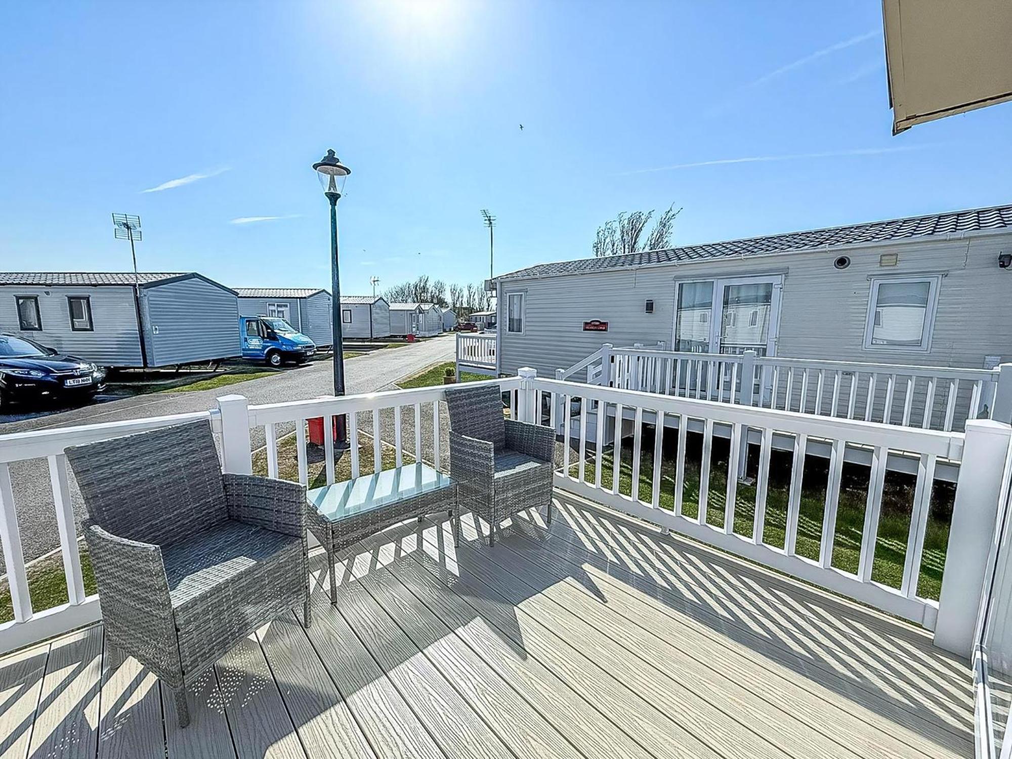 Beautiful Caravan With Decking Wifi At St Osyth Beach Holiday Park Ref 28077Dw Clacton-on-Sea Exteriér fotografie